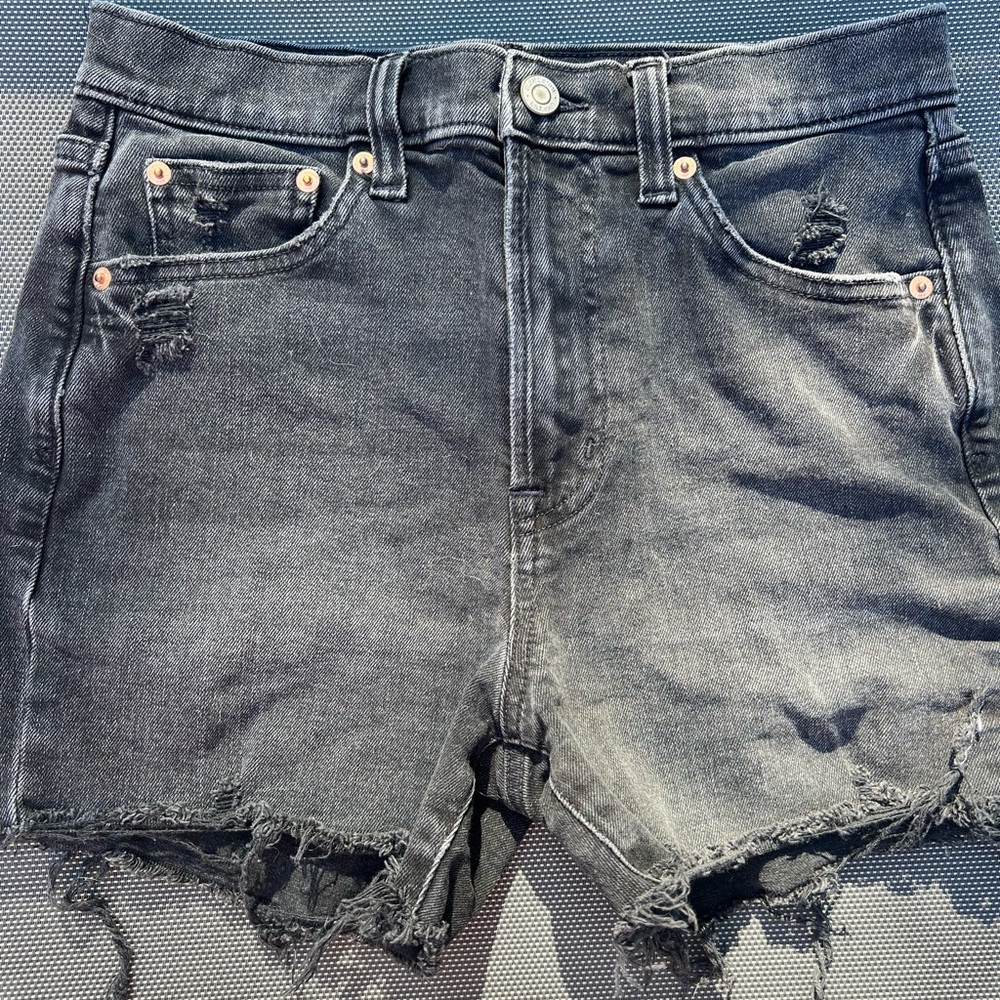 gap • distressed high rise shorts size 4